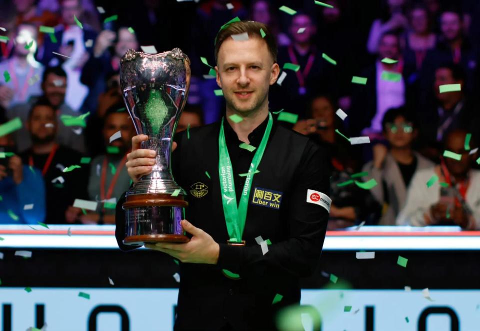 頭指向球員 頭指向球員